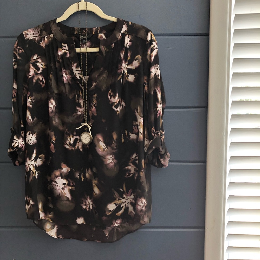 🍁Sheer black floral v-neck blouse roll-tab sleeve
